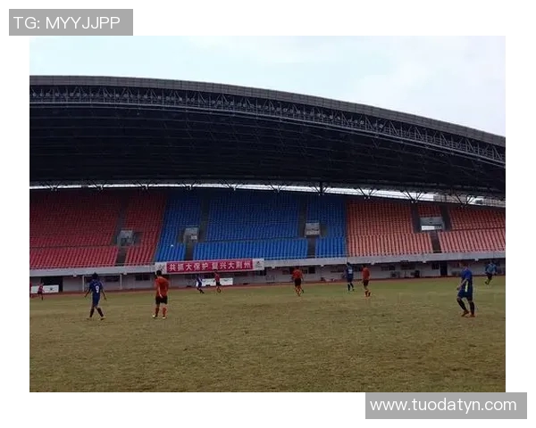 荆州足球明星介绍及精彩比赛视频回顾，带你了解他们的辉煌历程与成就