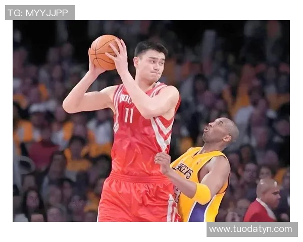 姚明的传奇篮球生涯与精彩瞬间回顾，见证中国体育明星的辉煌成就